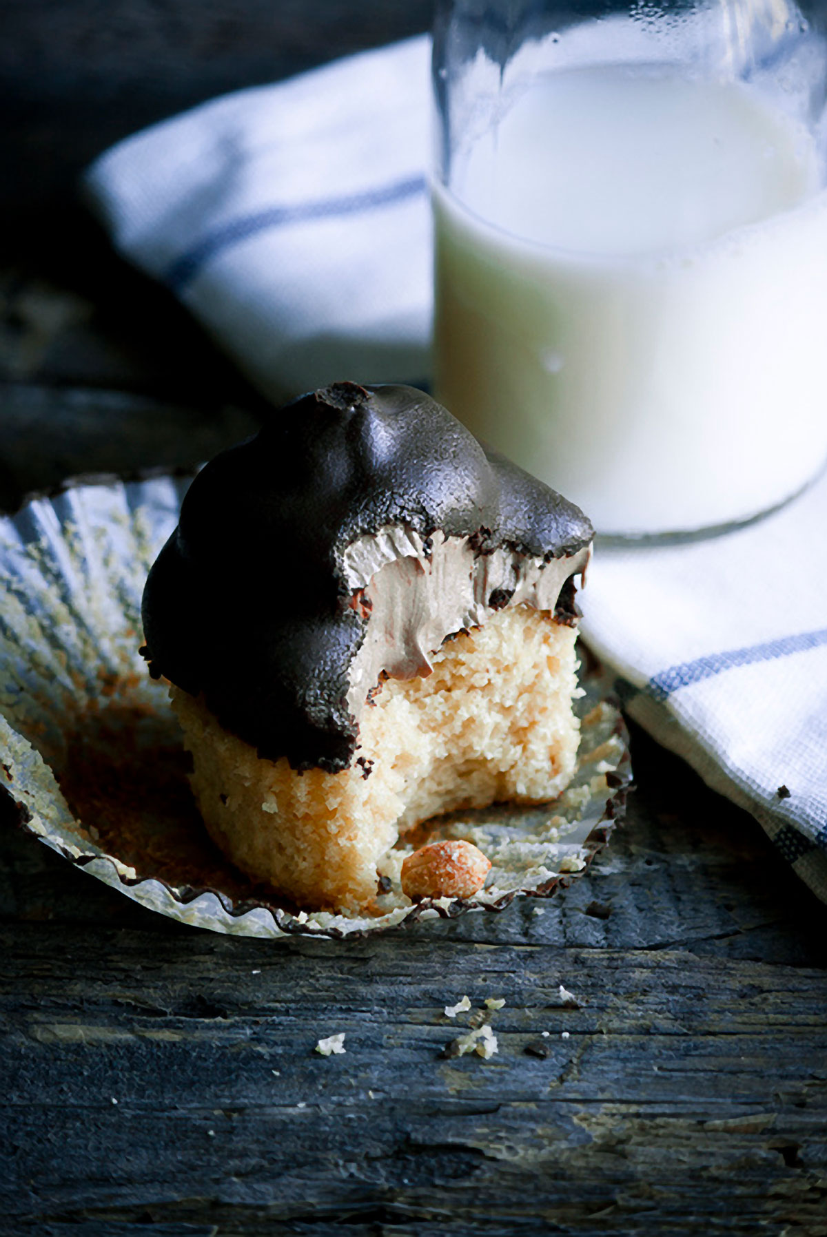 Peanut Butter and Chocolate Hi-Hat Cupcakes