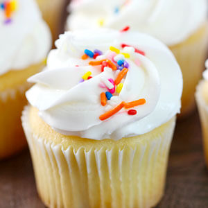 Bakery-Style Vanilla Cupcakes